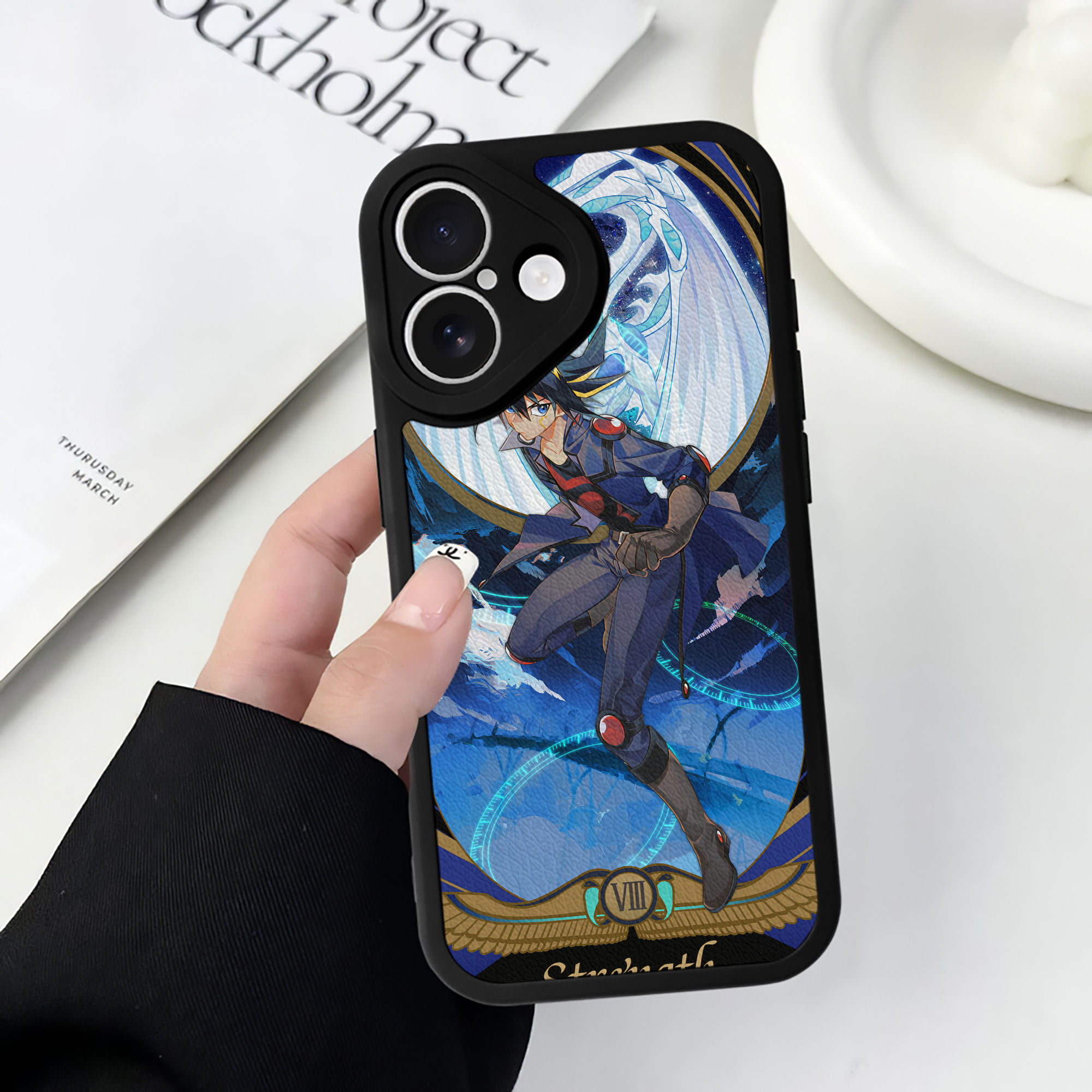（画像用） 遊☆戯☆王 Yu-Gi-Oh! 【iPhone 16シリーズ対応】シリコンスマホケース（レザー調） 材質：シリコン